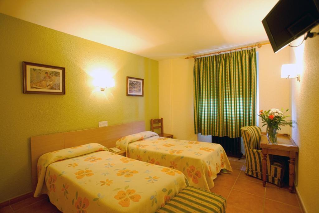 Hotel La Paz Jaca Buitenkant foto