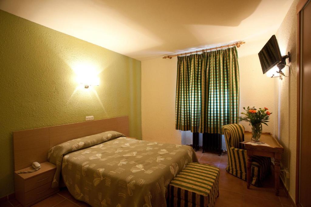 Hotel La Paz Jaca Buitenkant foto